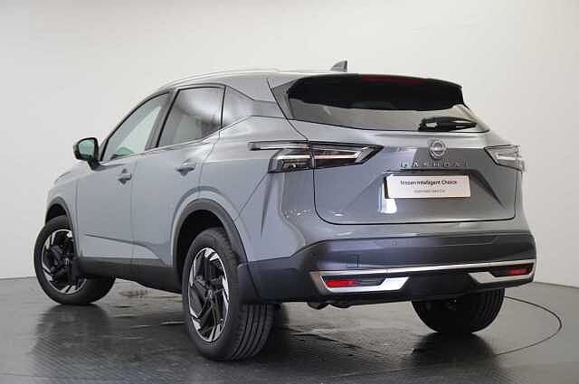 Nissan Qashqai 1.3 DIG-T MH 140 N-Connecta with Sat Nav and 360 View Cameras
