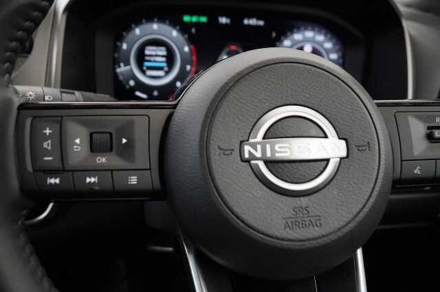 Nissan Qashqai 1.3 DIG-T MH 140 N-Connecta with Sat Nav and 360 View Cameras